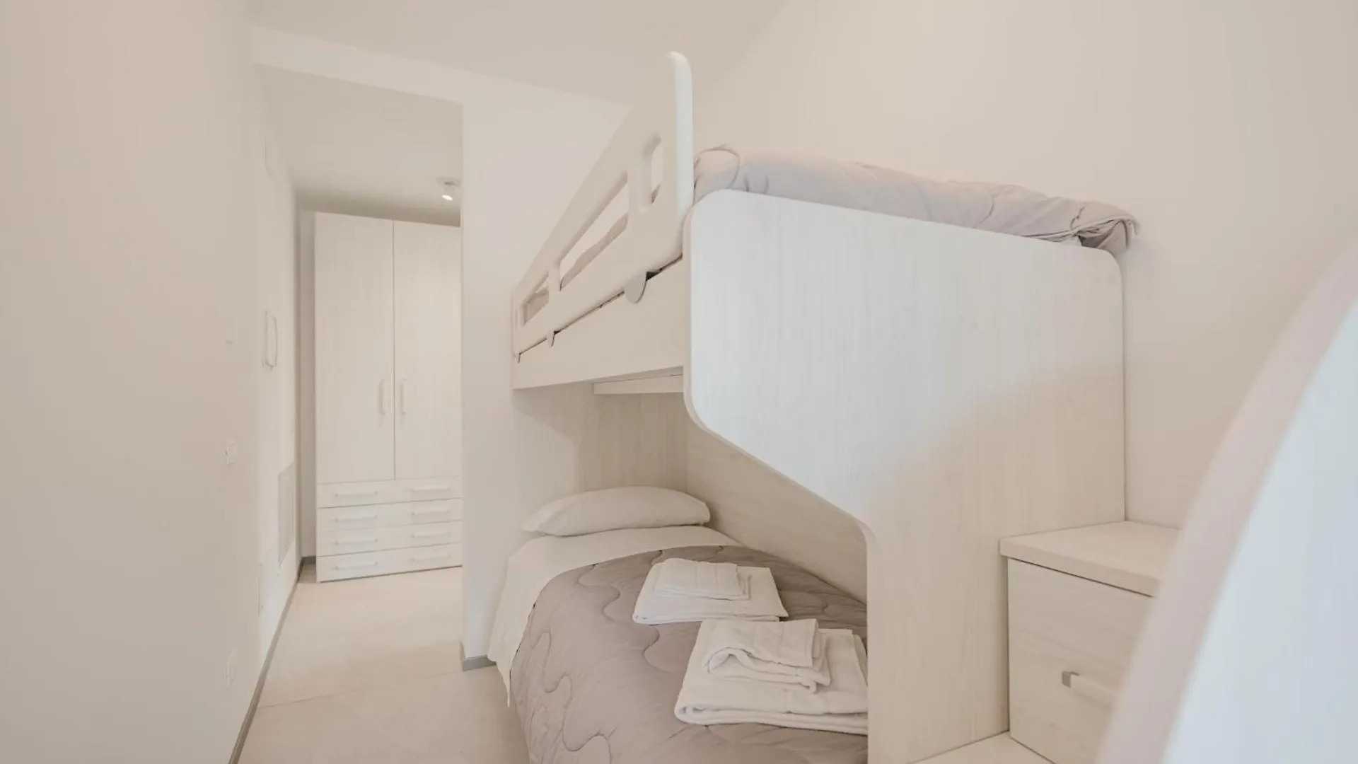 Dauli Suite - Tra Venezia E Padova & Parcheggio Dolo 0*,  Italy