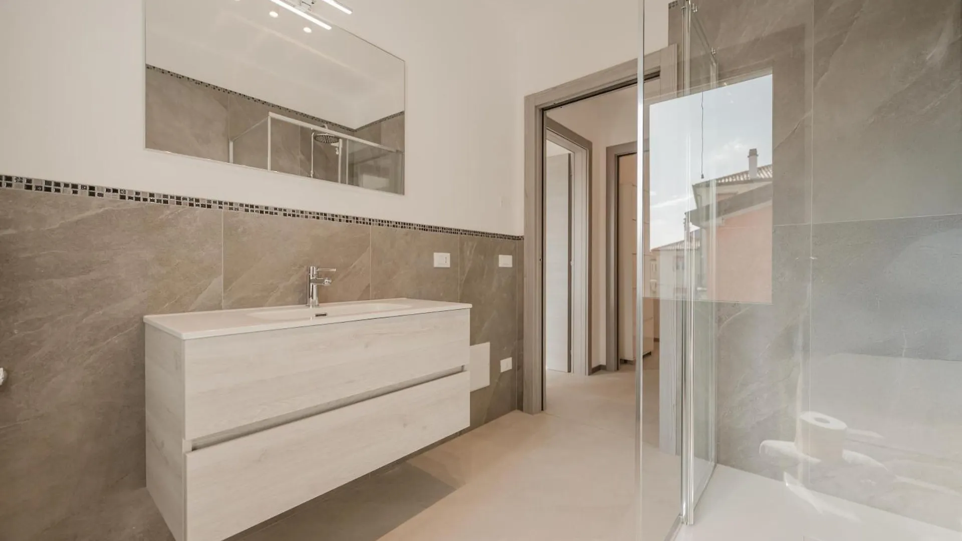 Dauli Suite - Tra Venezia E Padova & Parcheggio Dolo 0*,  Italy