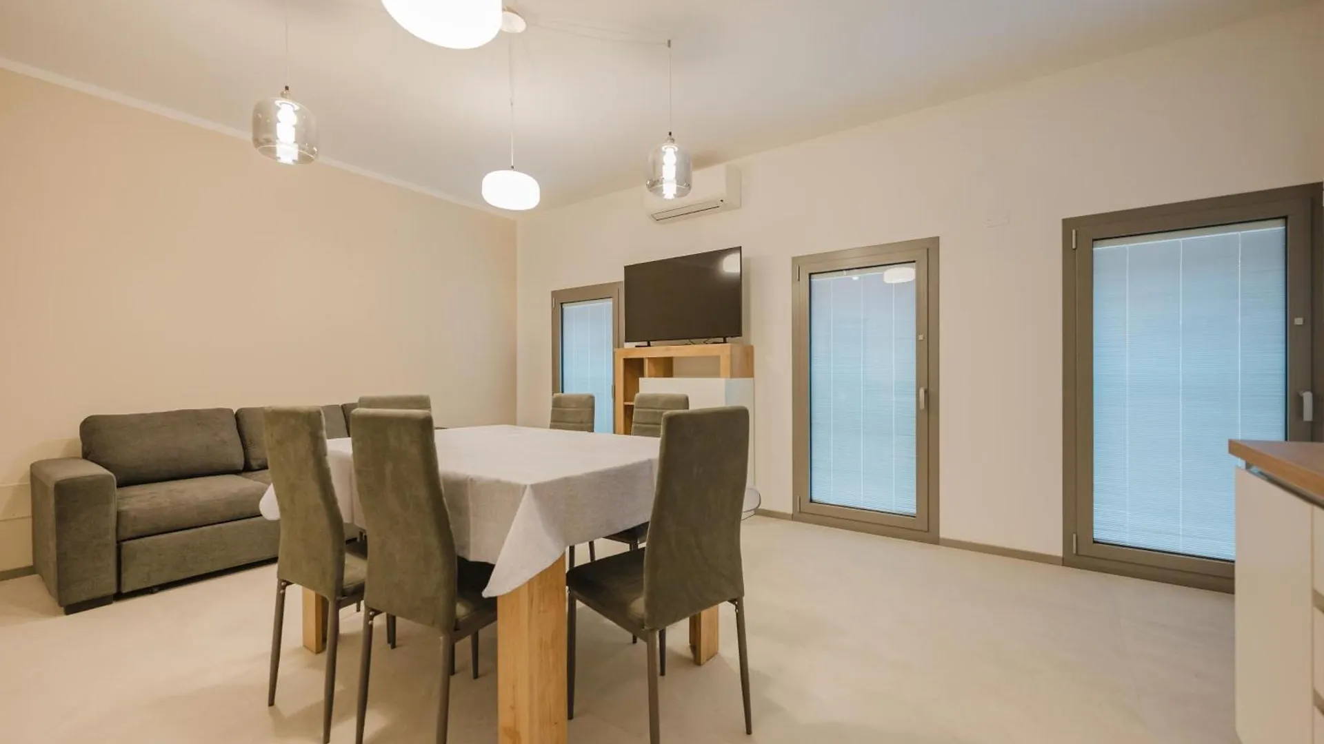 Dauli Suite - Tra Venezia E Padova & Parcheggio Dolo 0*,  Italy